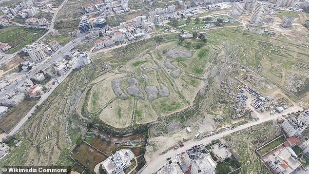 Tell en-Naṣbeh, also a half-day's walk to Jerusalem, was excavated from 1926 to 1935